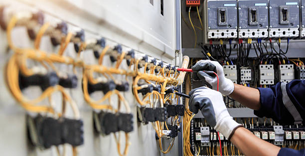 Professional Electrician technician working in Bloomington, MN